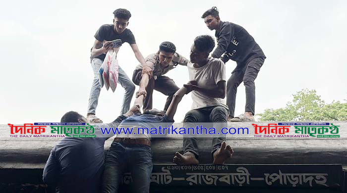 ট্রেনের ছাঁদে ভ্রমণকালে কালিকাপুর  রেল ব্রিজে ধাক্কা লেগে যুবক নিহত